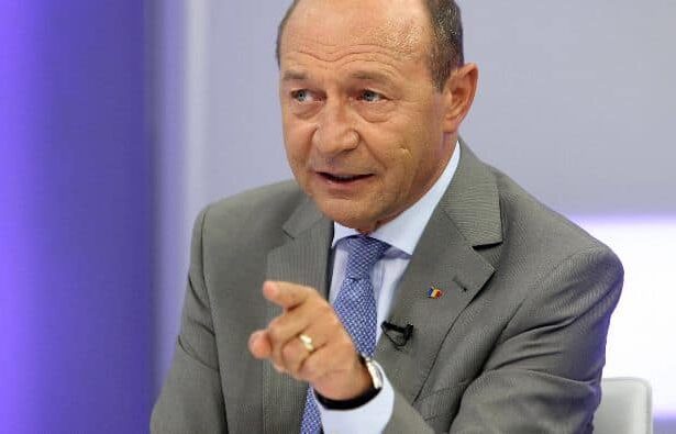 traian basescu spune ca guvernantii sunt lasi si ca romania risca sa ajunga intr un dezastru similar cu al greciei 691e0d2822265