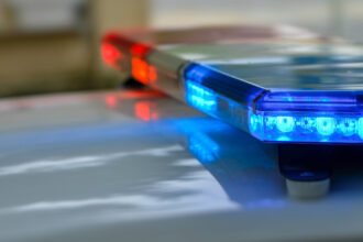 un edil din cluj a fost retinut dupa ce a plecat acasa cu un televizor si un laptop platite din banii primariei 690afbf7cb706