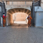 un membru al garzii elvetiene a vaticanului anchetat pentru un presupus incident antisemit 69121578502df