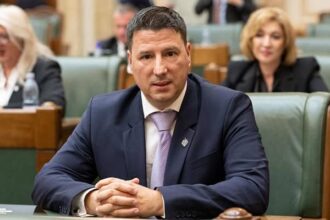 un senator ales pe listele sos romania acuzat de politie ca a furat un rucsac a fost o confuzie 691b00ba96407