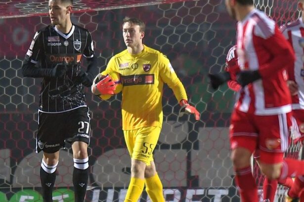 unde apara astazi sean mcdermott portarul irlandez dat afara de la dinamo dupa doar 3 meciuri 69107c2a250eb