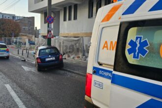 update trei persoane ranite usor intr un accident rutier produs in sensul giratoriu de pe strada i g duca din constanta soferul implicat este politist si consumase alcool 69072532926b3