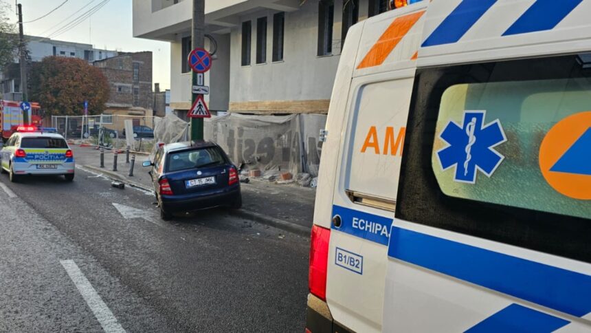 update trei persoane ranite usor intr un accident rutier produs in sensul giratoriu de pe strada i g duca din constanta soferul implicat este politist si consumase alcool 69072532926b3