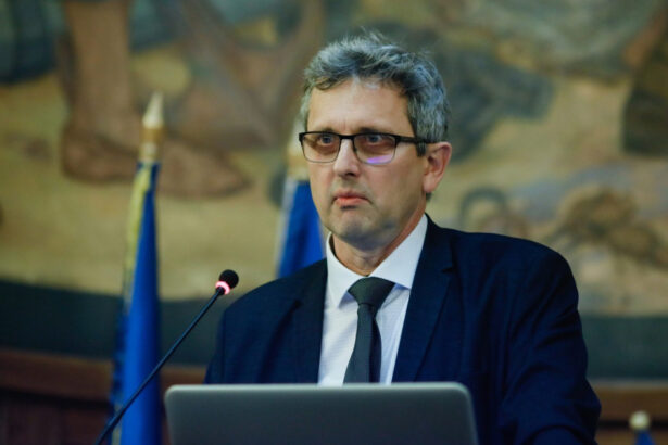 valentin lazea bnr romania se indreapta spre o economie a serviciilor nu putem spera la o economie bazata pe cunoastere 690e1d7125356