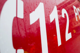 video apel fals la 112 un barbat s a trezit cu mascatii la poarta am auzit sirene au spus ca alergam sotia cu pusca prin curte 690f1704a2209