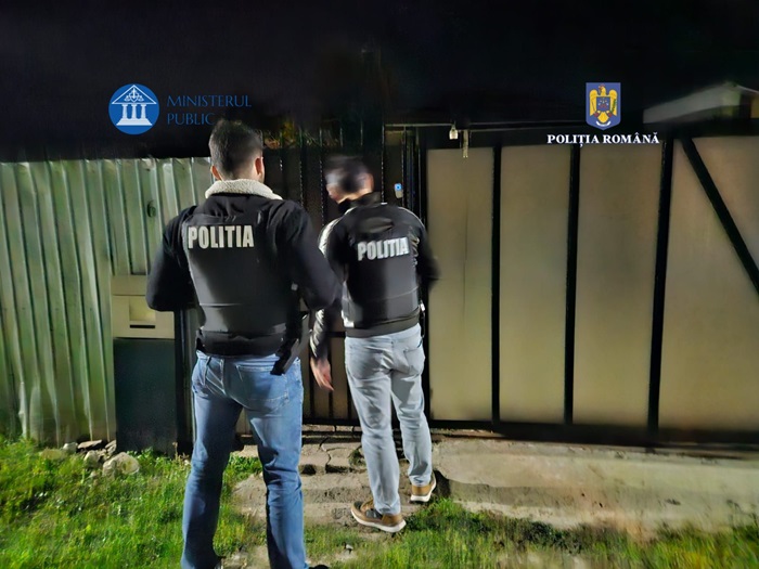 video barbat din valu lui traian suspectat ca impusca pisici cu munitie artizanala facuta din cuie ce au gasit politistii in curtea individului 6912d5c9e2f9c