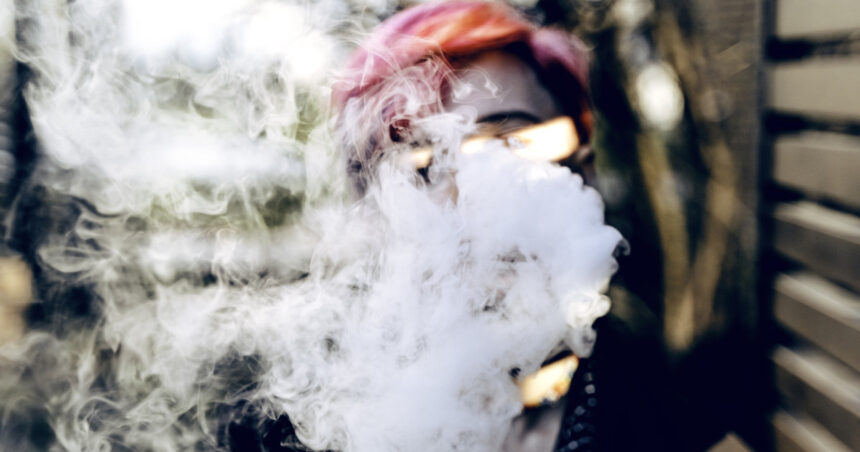 video m am apucat dintr o prostie tigarile electronice o capcana periculoasa pentru tineri motivele care ii imping spre fumat 690d7e2eafe85