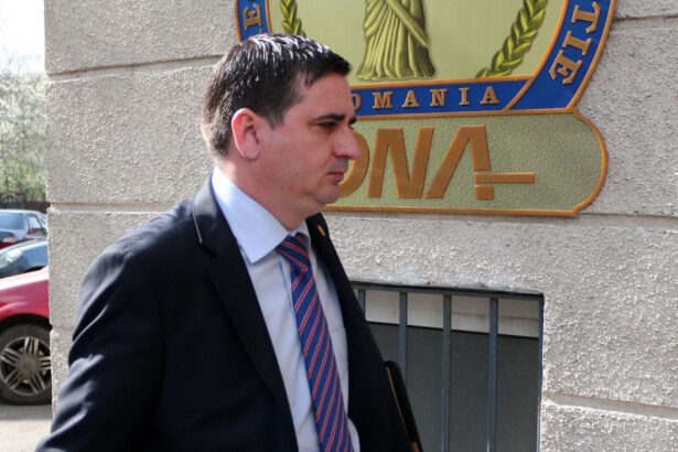 video marius isaila retinut de dna pentru cumparare de influenta fostul senator psd ar fi promis 1 milion de euro pentru ministrul apararii 690e0148c0f83