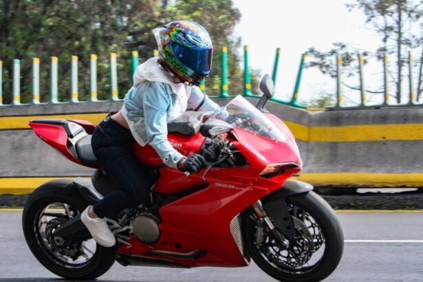 video motociclist teribilist pedepsit exemplar 2 ani fara permis pentru 13 depasiri pe linia continua 690f6a6505180