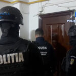 video operatiunea jupiter a treia zi descinderi la suspecti de infractiuni de amenintare talharie contrabanda si nerespectarea regimului munitiilor 690aece2a7cb9