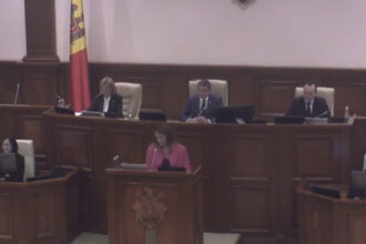 video presedintele parlamentului european discurs in limba romana in legislativul de la chisinau metsola a fost ovationata in picioare 690dc228d8c48