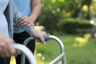 video sindromul italia prezentat in new york times badantele se intorc acasa bolnave psiholog apar depresia si sentimentul de vinovatie 6907896c2cb42