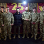 videofoto zelenski a vizitat cel mai fierbinte punct de pe front unde putin arunca zeci de mii de soldati pentru a l cuceri 690a36e8818cf