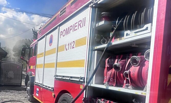 alerta in cernavoda a luat foc o casa situata pe strada seimeni 6942a8924f6a4