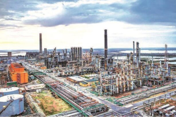 cele doua rafinarii ale rompetrol petromidia si vega se inchid temporar 694afa4f7dc40