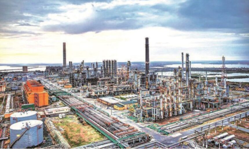 cele doua rafinarii ale rompetrol petromidia si vega se inchid temporar 694afa4f7dc40