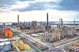 cele doua rafinarii ale rompetrol petromidia si vega se inchid temporar 694b82577c8ab