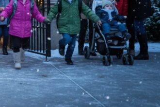 clopoteii suna pentru ultima data pe 2025 elevii intra in vacanta de iarna 6943b5a346659