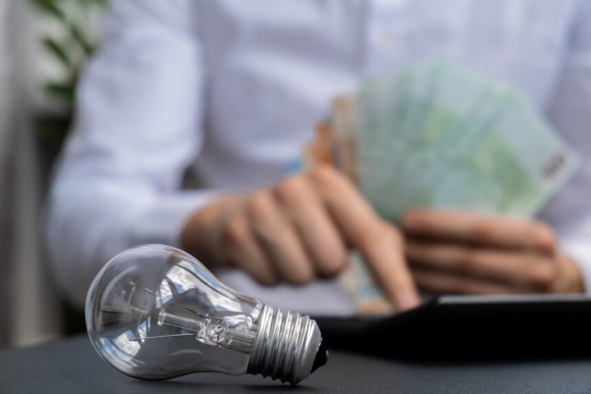 facturile la energie cresc din nou din 1 ianuarie 2026 cum pot romanii sa plateasca facturi mai mici la curent 6945316042291