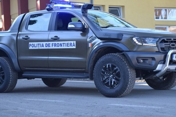 masina care s a izbit de un cap de pod in localitate deleni nu a oprit la semnalul politistilor de frontiera 69451c9bb3fcc