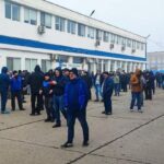 salariatii de la ct bus protest la usa lui chitac 694507a05e58f