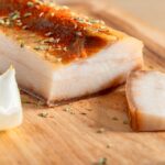 slanina fiarta in coji de ceapa cu usturoi se prepara extrem de simplu 694ad7be9d93f