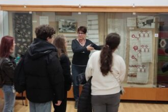 velinta cu tricolor o comoara taraneasca exponatul saptamanii la muzeul de arta populara constanta 692ef0e493e65