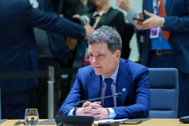 armata romana trimisa sa salveze groenlanda de americani nicusor dan in masura in care ni se solicita sau agreem o sa facem si asta dar urgenta noastra este flancul estic 697362eab4c4e