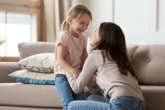 cati bani primeste o bona filipineza in romania pe langa salariu asiaticele primesc mancare si cazare 696e262d563ff