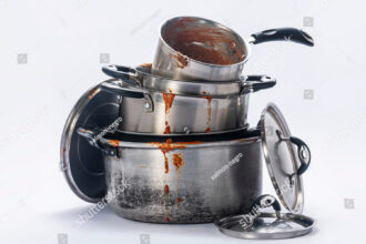 cum cureti grasimea intarita de pe oale si cratite fara apa calda solutii simple care chiar functioneaza 69651128c7274