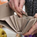 daca ai aceste 6 lucruri in portofel scapa de ele acum iti aduci singur probleme 696604ea17868