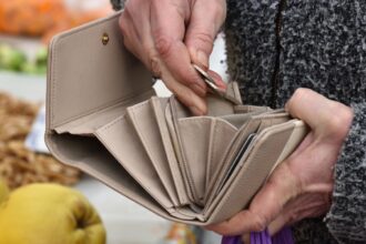 daca ai aceste 6 lucruri in portofel scapa de ele acum iti aduci singur probleme 696604ea17868