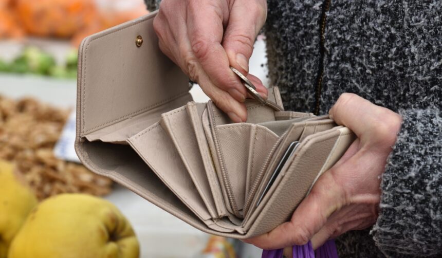daca ai aceste 6 lucruri in portofel scapa de ele acum iti aduci singur probleme 696604ea17868