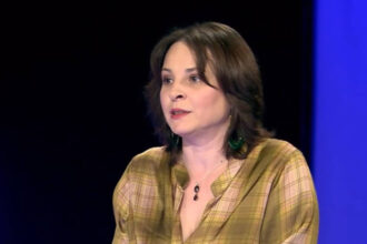 exclusiv gimnastica in comunism campioana corina ungureanu stateai drept erai soldatel nu spuneai mare lucru acasa aveai un singur vis 697e0659d93e2