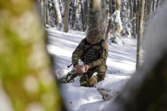 fostul comandant al diviziei multinationale sud est a nato soldatul roman nu are bocanci nu are arma moderna si nu stie sa utilizeze drone 69735e672d2a6
