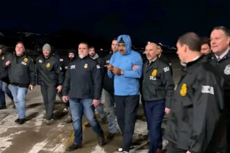 maduro condus catre destinatia finala un centru de detentie cunoscut pentru detinuti celebri video 695a35771a321