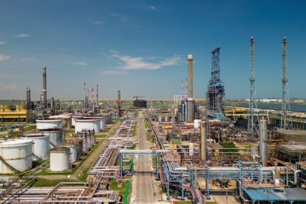 marea neagra noul front al petrolului mai vrea rompetrol sa stea pe aici kazahii incadrati de mai multi ani la securitate nationala in loc de stiri economice 696777352dd98