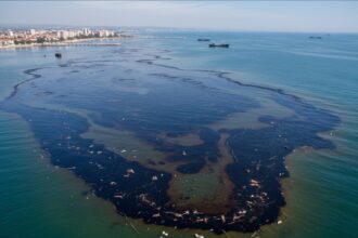 marea neagra se otraveste iar statele riverane raman pasive 226 de pete de petrol in 4 ani 6978c07fac4f6