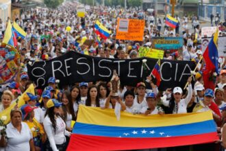 mii de oameni in strada pentru eliberarea lui maduro venezuela se ridica noua presedinta a declansat o vanatoare a colaboratorilor lui trump mai multi 695d5257d355f