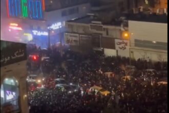 protestele violente din iran de o amploare fara precedent ar fi murit peste 500 de oameni video 696531f8c0413