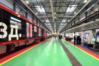 rusia are tehnologie la care europa doar viseaza in moscova metroul merge singur si pe strazi e plin de roboti video 696bc01861696