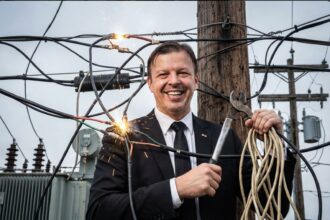 sa intelegem de ce primarul blugi banane vrea sa umble la stalpii de electricitate ionescu de la harsova la propriu fura curent 697dfce944ab0