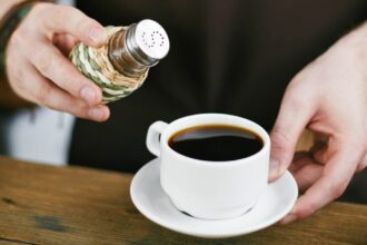 sarea in cafea si sanatatea ce spun medicii despre acest obicei 695638c44c092