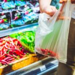 schimbari majore in supermarketuri pungile de plastic pentru fructe si legume vor fi interzise in toata uniunea europeana 696a3fb9d9032