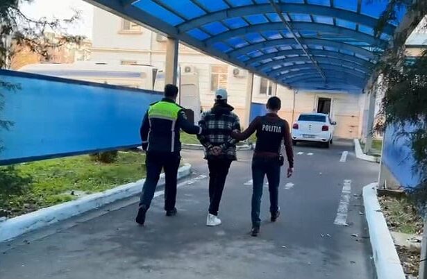 trei barbati retinuti de politisti dupa ce au facut scandal intr o curte din constanta 695d2d0db3539