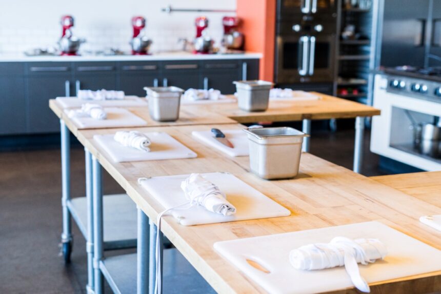 vesti proaste pentru romanii cu venituri mici se desfiinteaza cantinele sociale cu ce vor fi inlocuite 697b39653ebdd