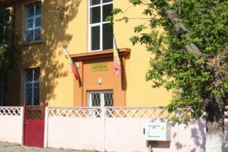 800 de copii de la o scoala si gradinita din constanta lasati in frig din cauza unei facturi neplatite directoarea sustinuta de pnl este nemultumita de o fuziune 6981e39a2e35e