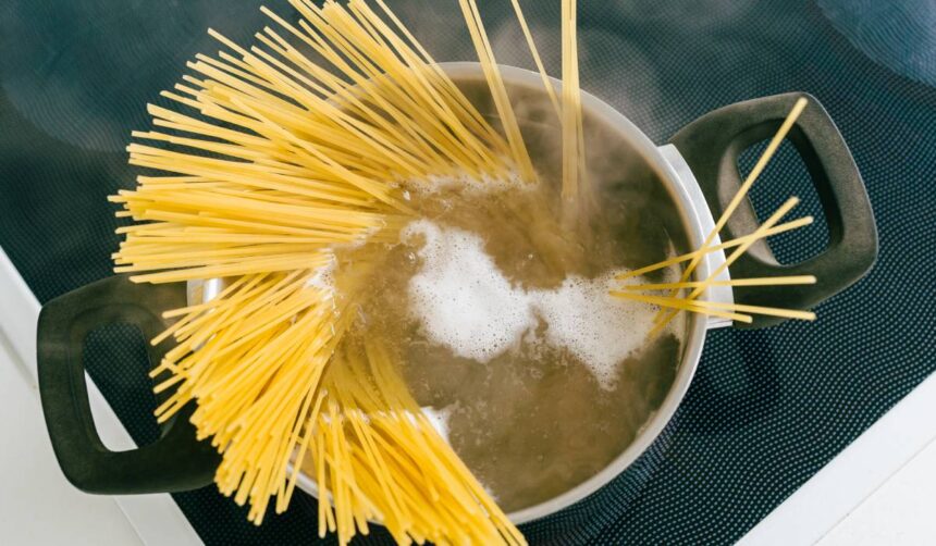 ai fiert pastele prea mult incearca aceste trucuri rapide inainte de a le arunca 697ee28a2ec93