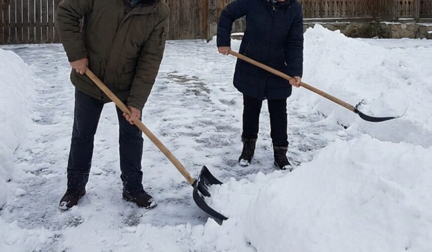 amenzi serioase pentru firmele sau persoanele fizice care nu indeparteaza zapada de pe trotuarele din fata cladirilor proprii 6995c185ac477