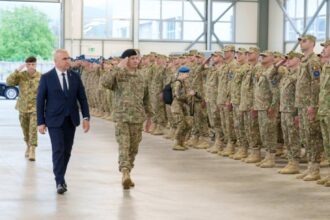 bolojan bate in retragere nu mai taie norma de hrana a militarilor dar ii arde in alte moduri cum ar fi cresterea varstei de pensionare 6996eddfbf2ba